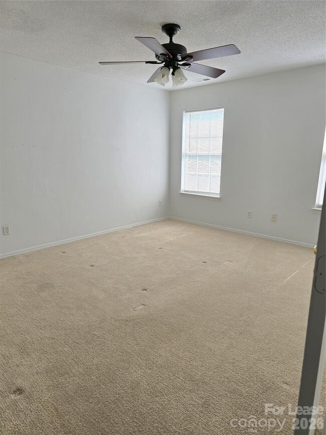Building Photo - 3073 Parade Ln SW