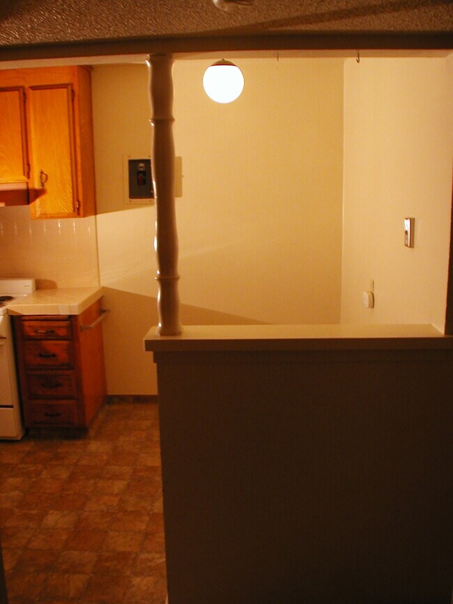 KITCHEN - WEST SIDE - 4220 N First St