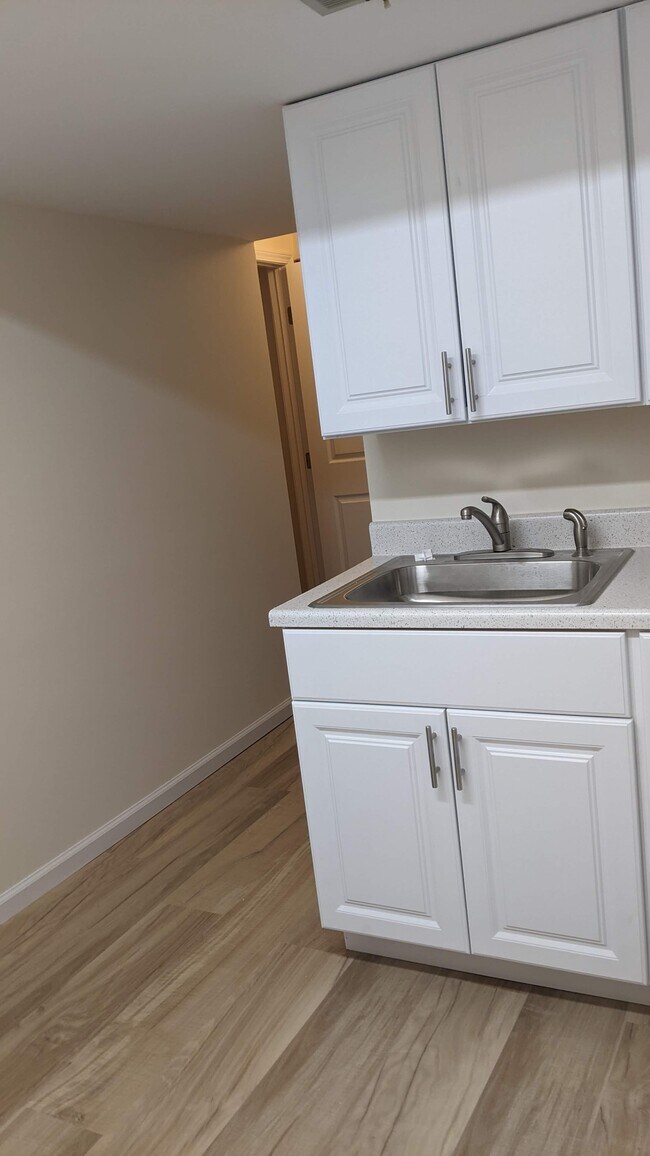 Building Photo - 2100 Glenn Spring Ct