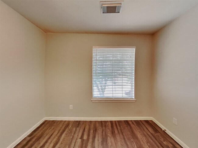 Building Photo - 18007 Oakloch Ct