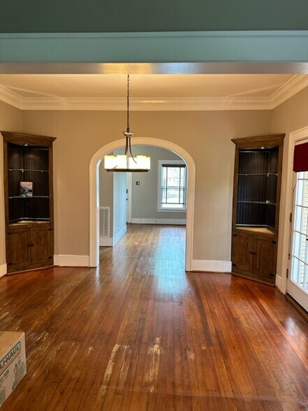 Dining Room - 1023 W Gardner St