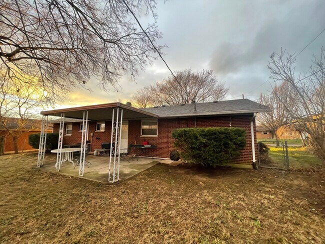 Building Photo - 5756 Kendon St