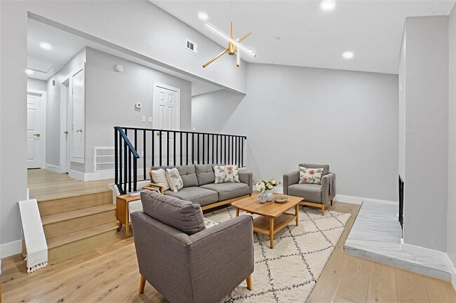 Building Photo - 1508 Rockdale Cir