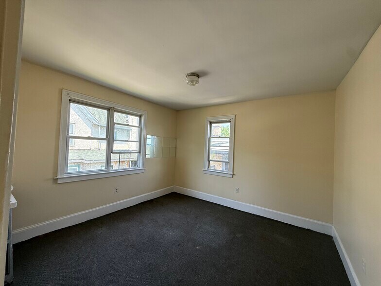 Building Photo - 914 W Lackawanna Ave