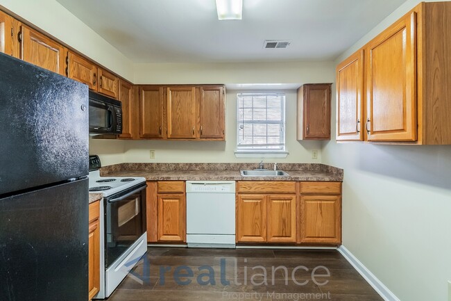 Building Photo - 8701 Grasmere Ct