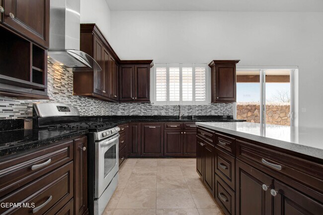 Building Photo - 2205 Hacienda Rey Dr