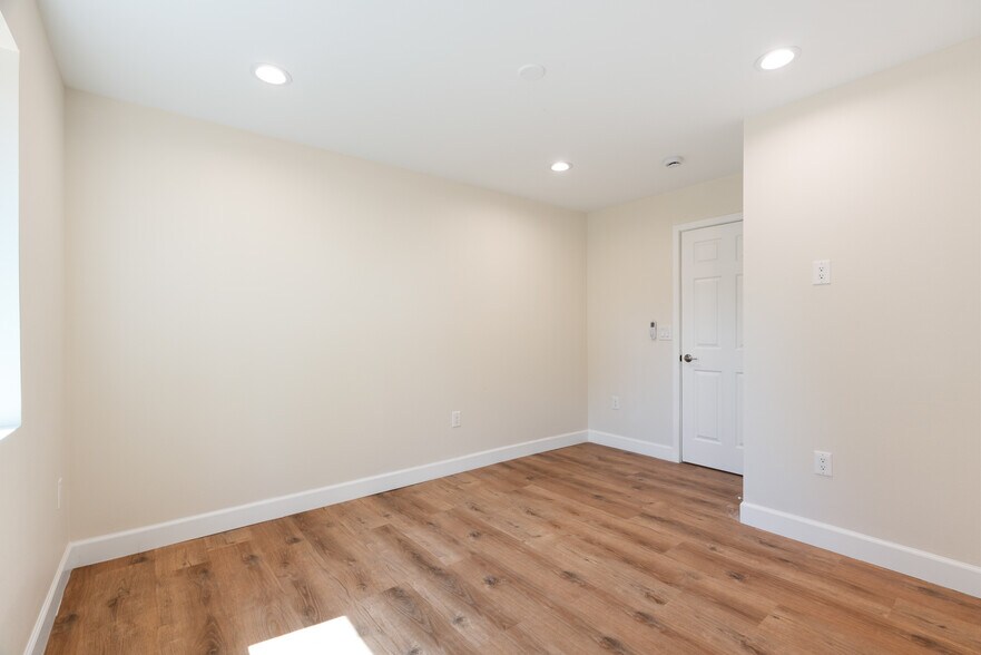 Building Photo - 2447 29th St