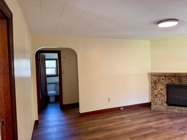 Building Photo - Shoreline House