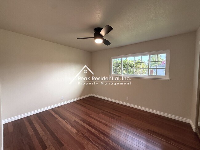 Building Photo - Spacious 3bd/2ba Carmichael Home With Sun Room