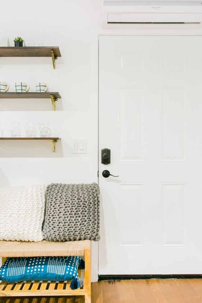 bedroom door - 5534 Alcove Ave