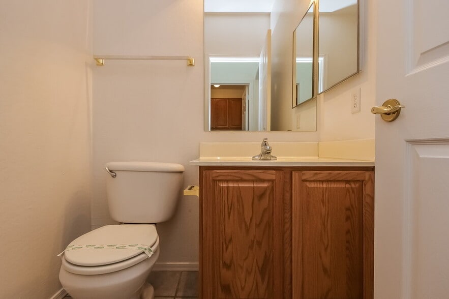 Building Photo - 15122 W Polk St