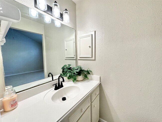 Building Photo - 9164 Wilcrest Dr