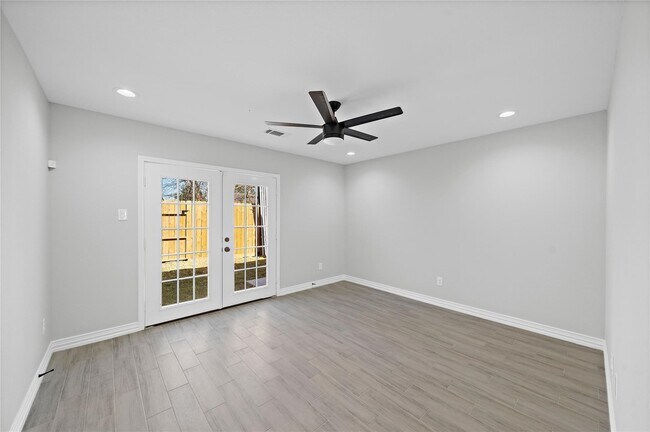 Building Photo - 3425 Mt Pleasant St