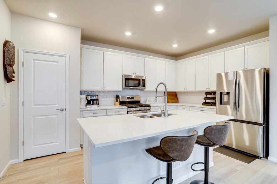 Building Photo - 6026 N Orleans St