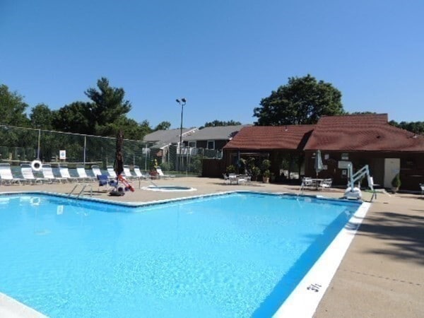 Building Photo - 46 Silver Hill Ln