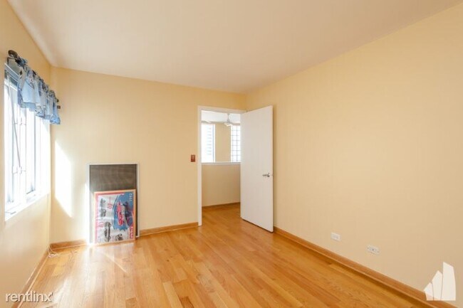 Building Photo - 8735 W Catherine Ave