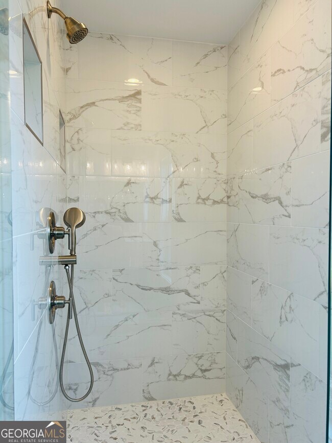 Building Photo - 425 Smokey Rd