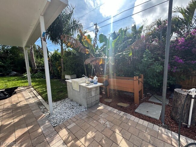 Building Photo - 18464 Iris Rd