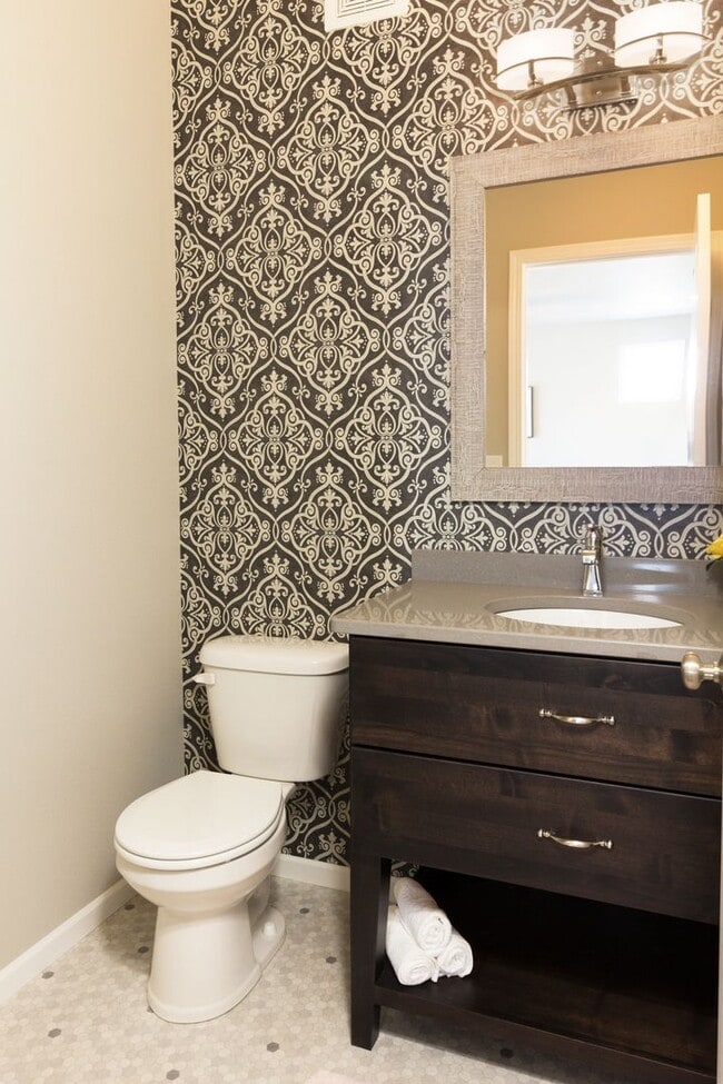 Building Photo - 3-bedroom, 3-bathroom West Fargo Single-Family Home w/ 3 Stall Garage