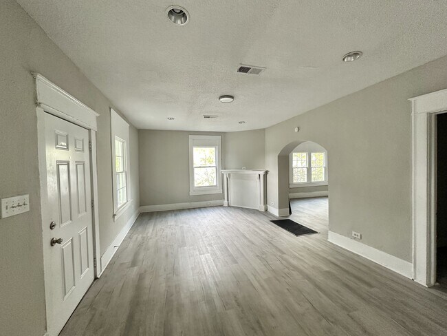 Building Photo - 1430 19th St Ensley