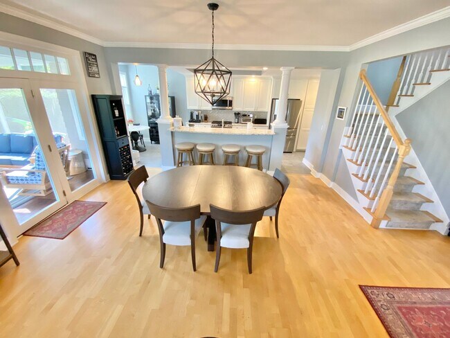 Building Photo - 3 Bedroom Home South Burlington Available ...