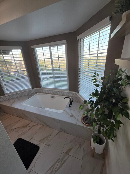 Building Photo - 22 Ridge Crest Cir