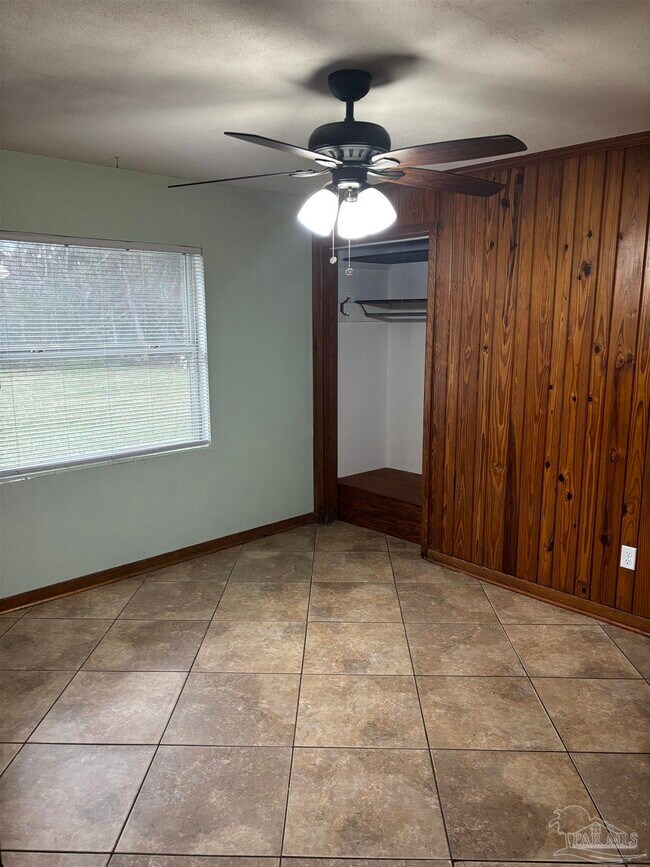 Building Photo - 425 Rentz Ave