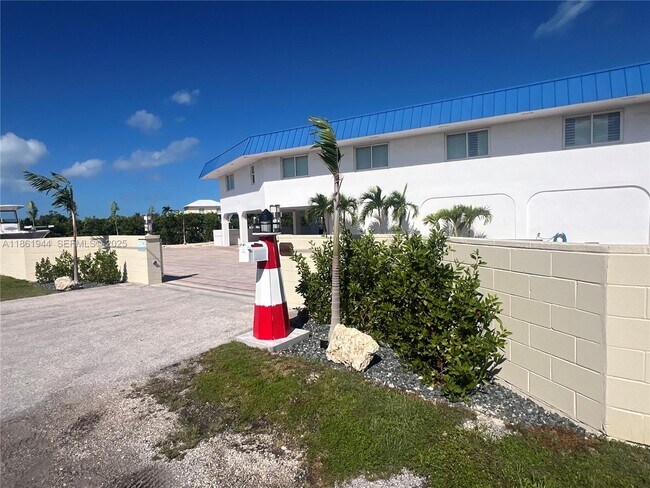 Building Photo - 7760 Aviation Blvd