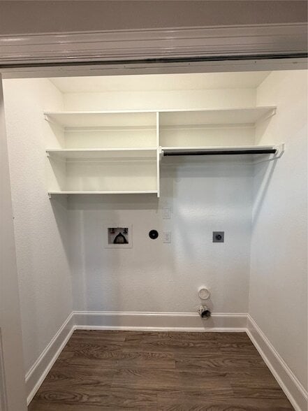 Building Photo - 2005 Pasadena Blvd