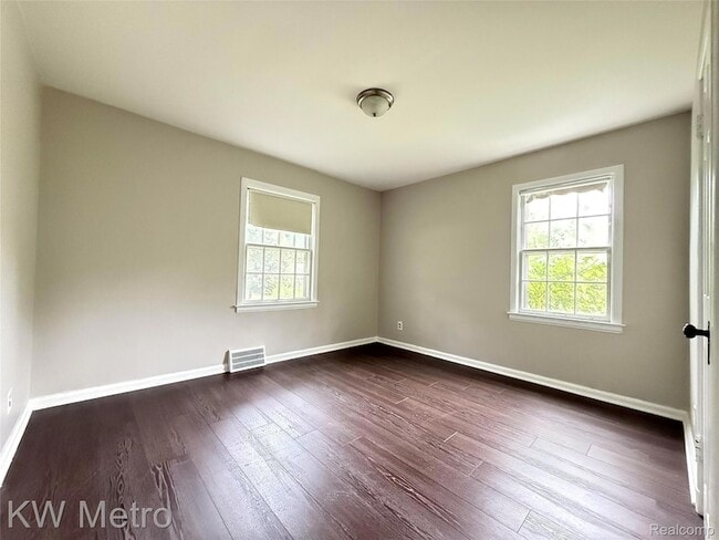 Building Photo - 1305 Collegewood St