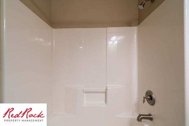 Building Photo - Beautiful 3 bedroom Cottage at Fossil Hill...