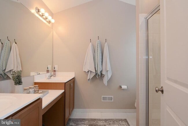 Building Photo - 326 W Hamlin Ave