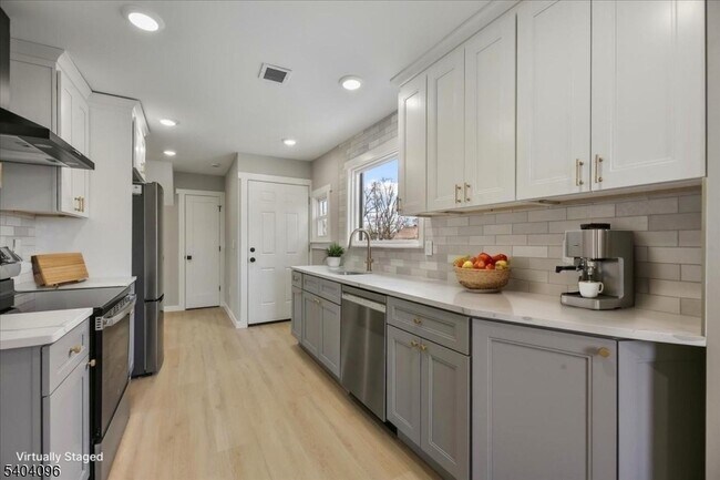 Building Photo - 143 Johnston Ave