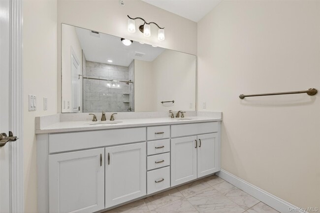 Building Photo - 402 Sacandaga Loop