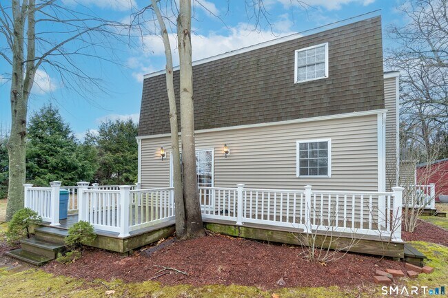 Building Photo - 8 Oak Tree Ln