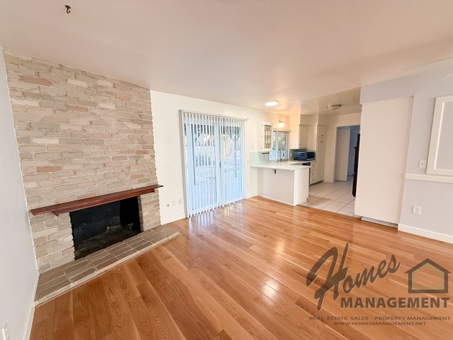 Building Photo - Homes Management - 3 bed, 2 bath home off Oak Hill