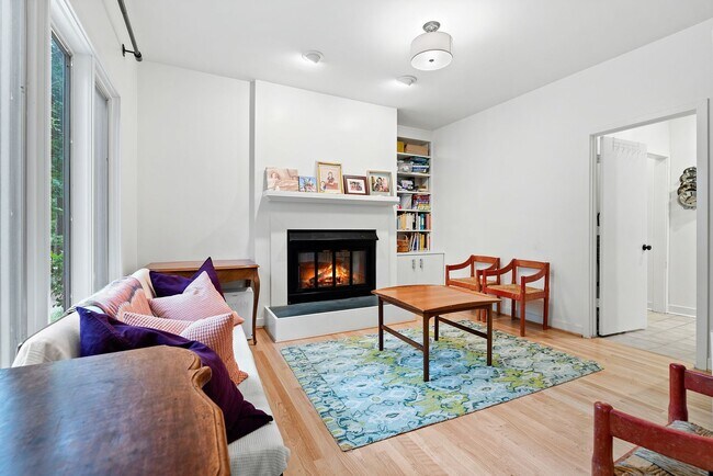 Building Photo - Gorgeous Home in Ironwoods Neighborhood Chapel Hill