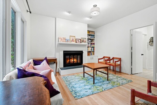Building Photo - Price improvement - Gorgeous Home in Ironwoods Neighborhood Chapel Hill!!