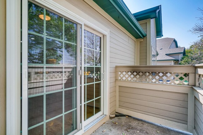 Building Photo - COMING IN MAY!!!   Huge 2BR, 2BTH Townhous...