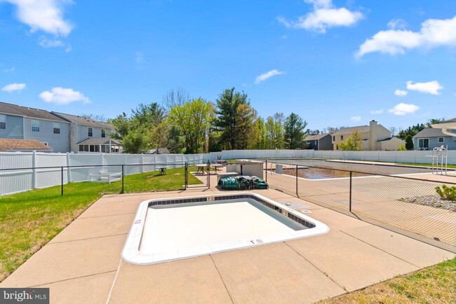 Building Photo - 2125 Cedar Barn Way
