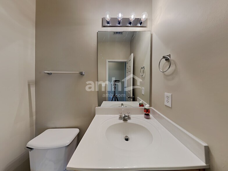 Building Photo - 2342 Crimson Creek Ln