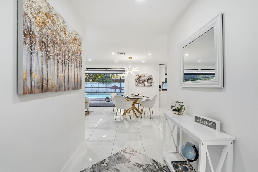 Building Photo - 208 Erie Dr