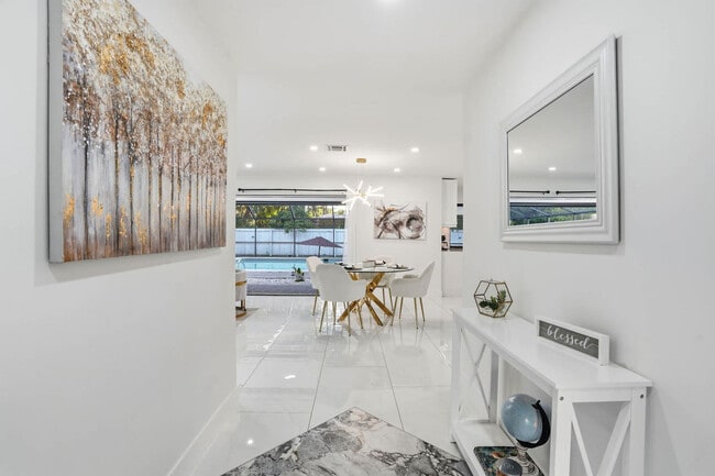 Building Photo - 208 Erie Dr