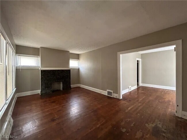 Building Photo - 985 E 143rd St