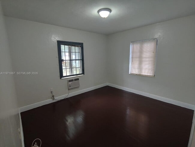 Building Photo - 1465 NE 149th St