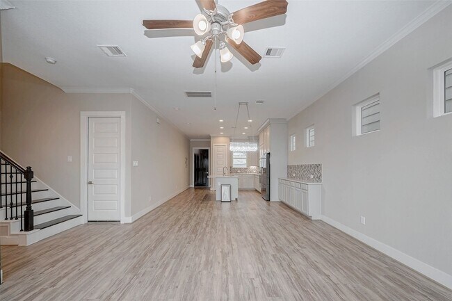 Building Photo - 10014 Granary Dr