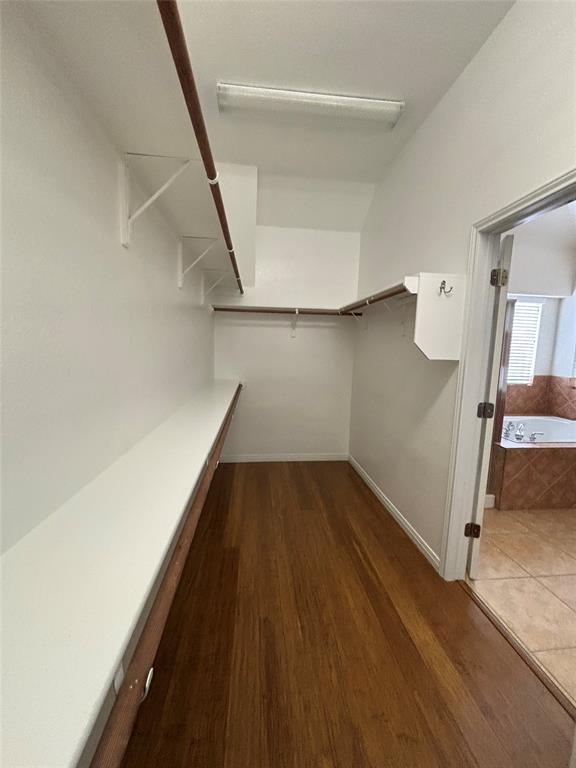 Building Photo - 2412 Tivoli Dr