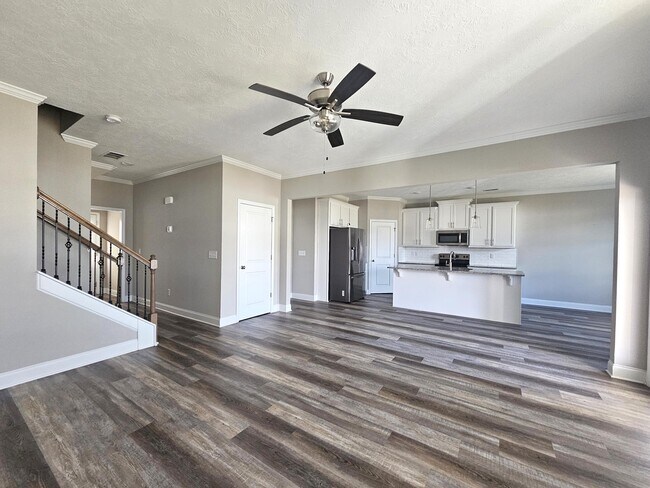 Building Photo - 710 Navan Ln