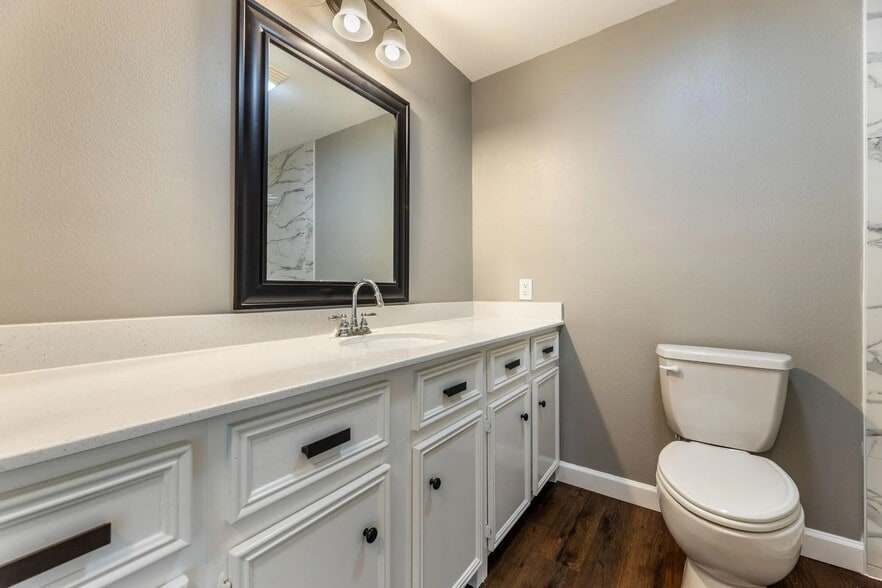 Building Photo - 6200 N Interstate 45 Service Rd