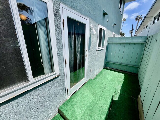Building Photo - Great 2B 2BA Condo in Pacific Beach